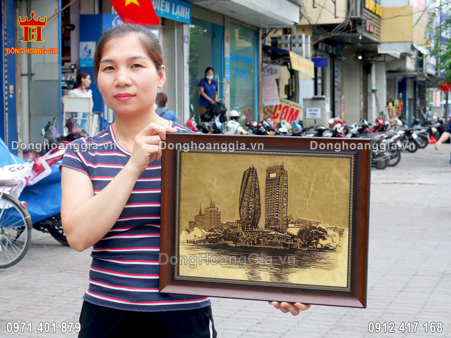 Bức tranh bến thuyền Đà Nẵng là món quà tặng ý nghĩa dành cho bạn bè, người thân, đối tác